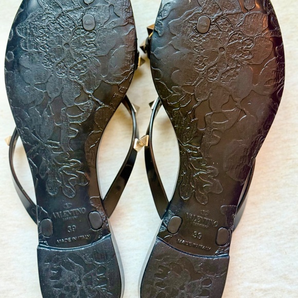 Valentino rockstud jelly flip-flops - Picture 4 of 9
